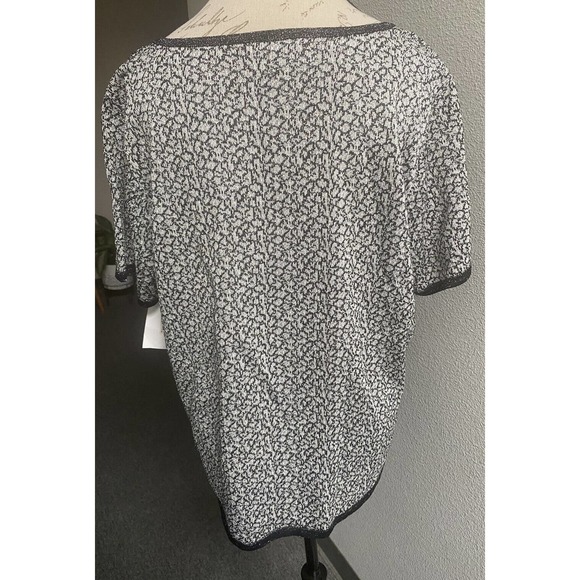 NWT! Jones New York Woman’s Black & Silver Semi-Sheer Sparkle Blouse Top Size 2X - Picture 2 of 7